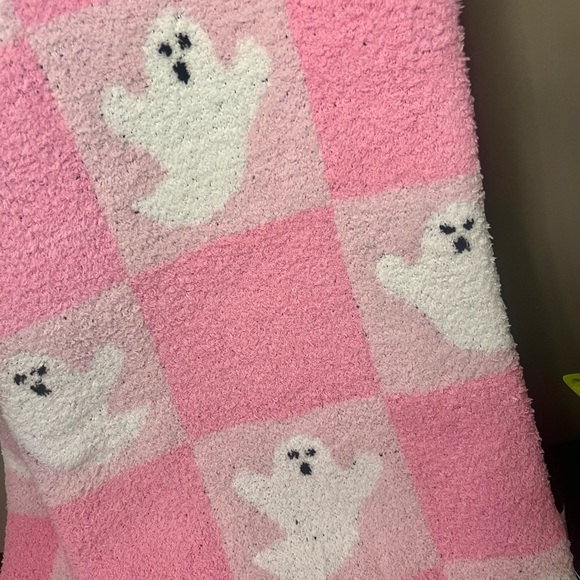 Viral Cupcakes & Cashmere pink checkered ghost Blanket - Picture 5 of 6